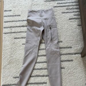 Vuori Women's Leggings in Light Gray